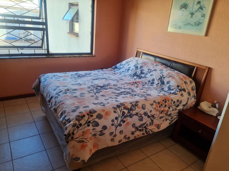 4 Bedroom Property for Sale in Goodwood Central Western Cape